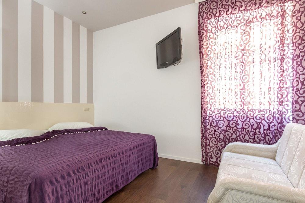 Apartments Aspalathos