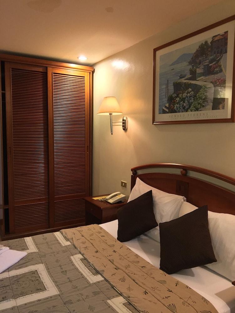 Robbinsdale Residences