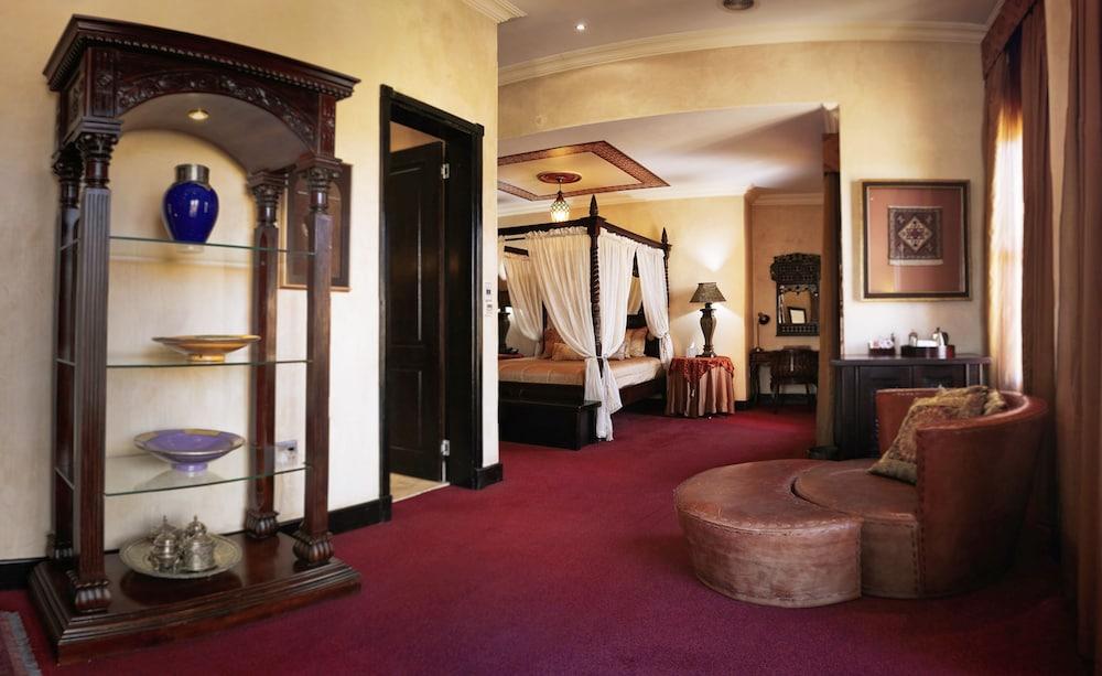 Tayfin Royale Hotel & Restaurant