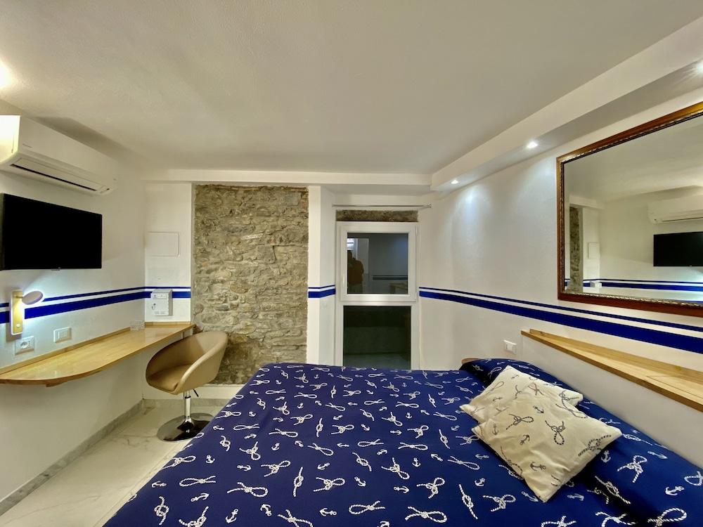 Giovanni Rooms Manarola