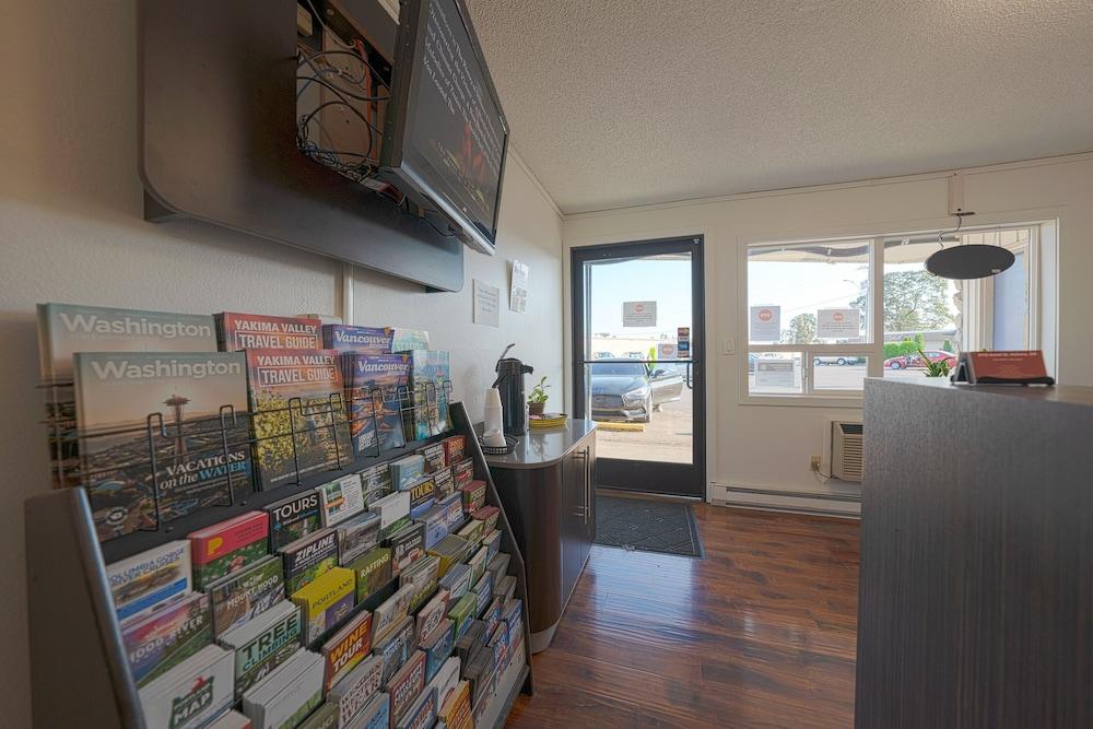 OYO Hotel St. Helens, OR