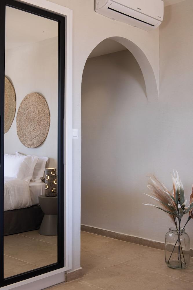 The Noverian Bios Santorini