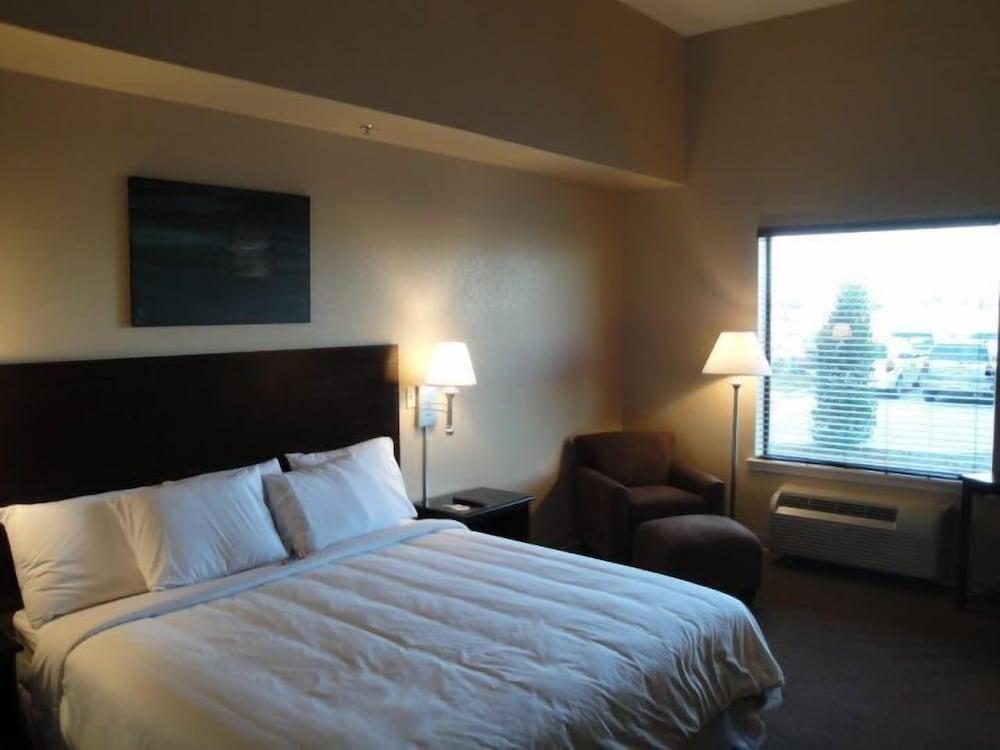 Ambassador Inn & Suites