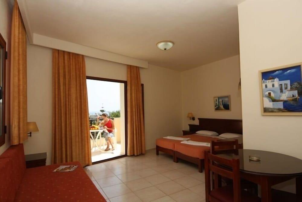 Maria Lambis Apartments