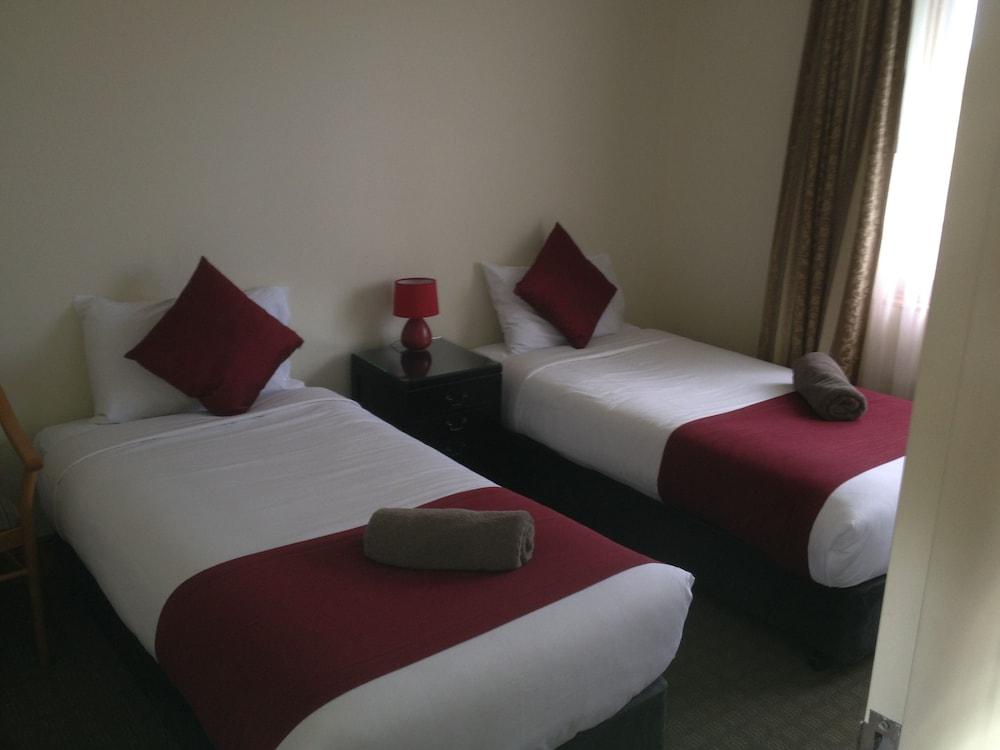 The 3 Explorers Motel