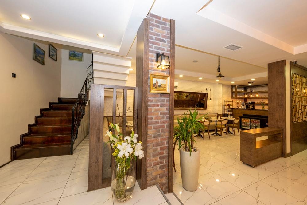 The Marions Suite Hotel