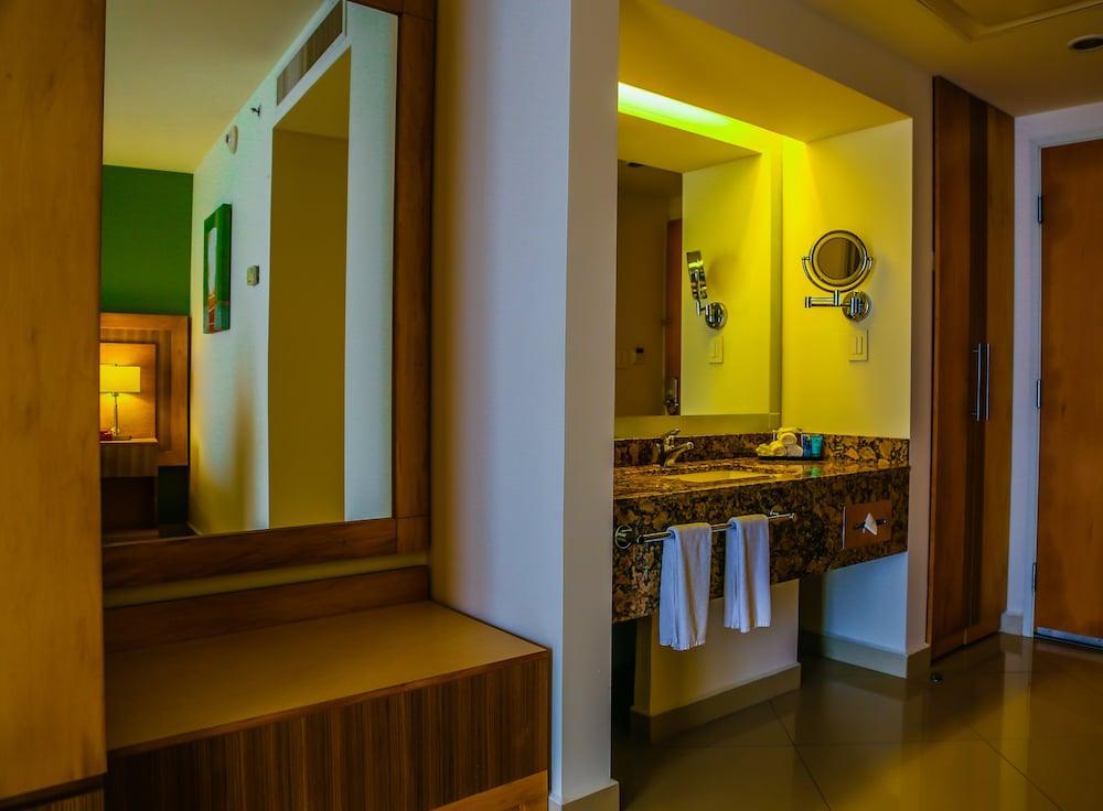 Holiday Inn Tuxpan - Convention Center by IHG