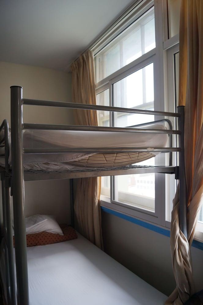 790 on George Backpackers