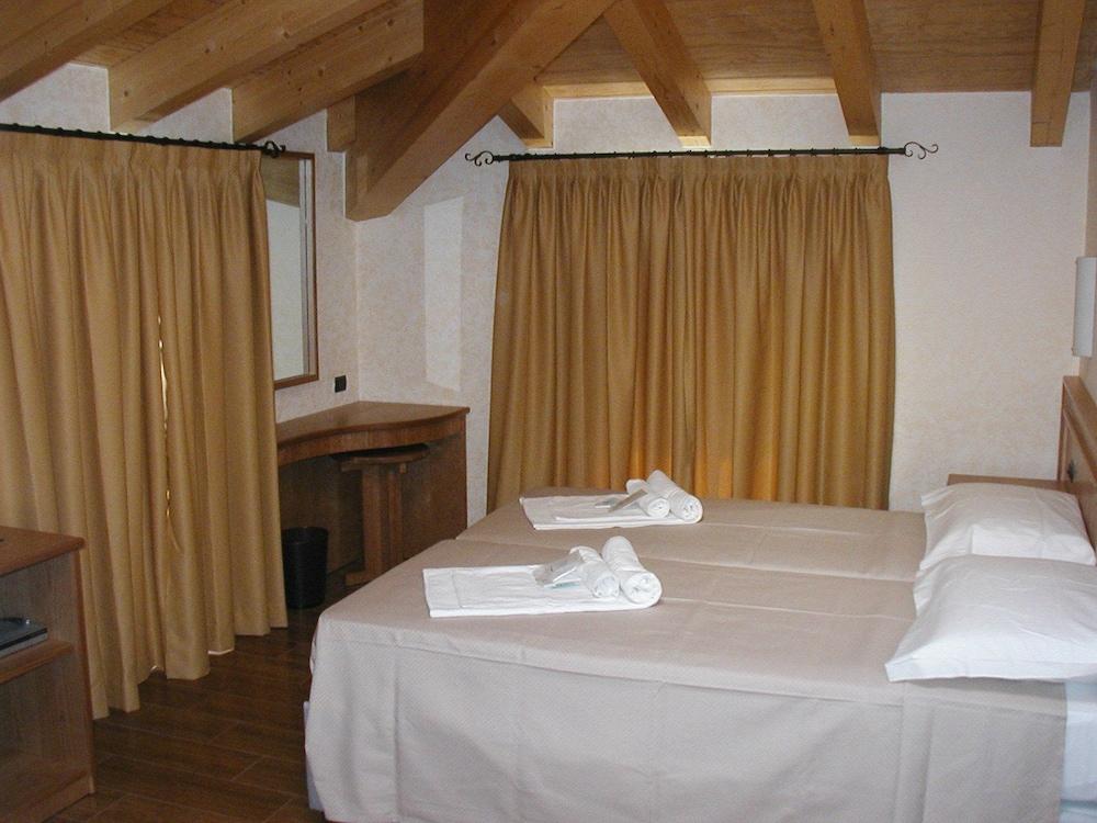 Azzano Holidays Bed & Breakfast