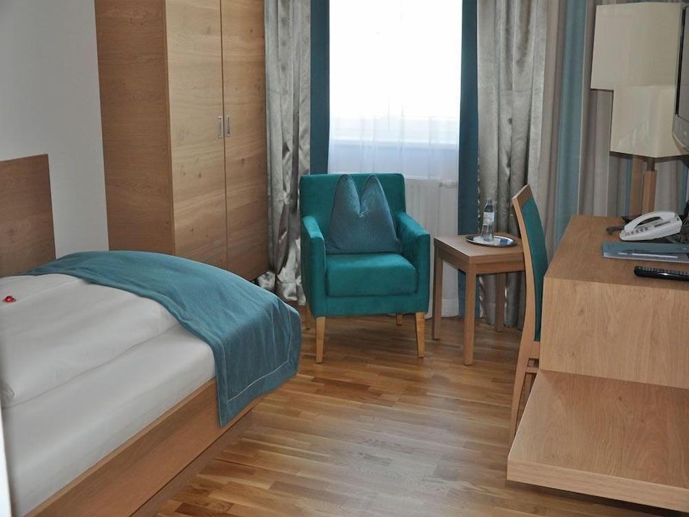 Goldener Adler Wattens