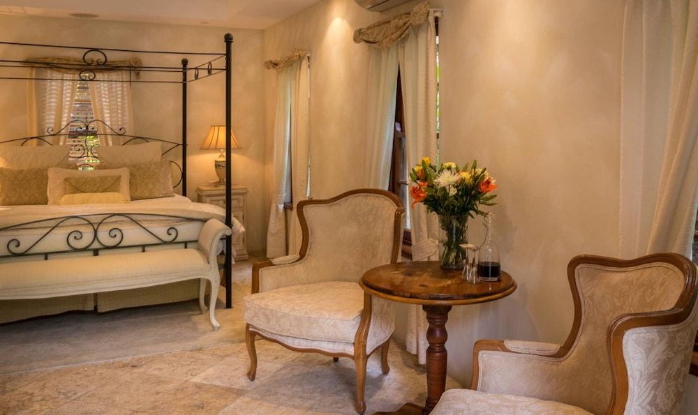 Victoria's at Wategos