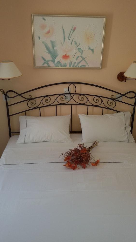 Sunset Studios & Apartments - Adults Only