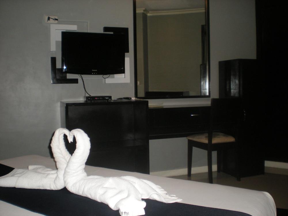 Richmond Plaza Hotel