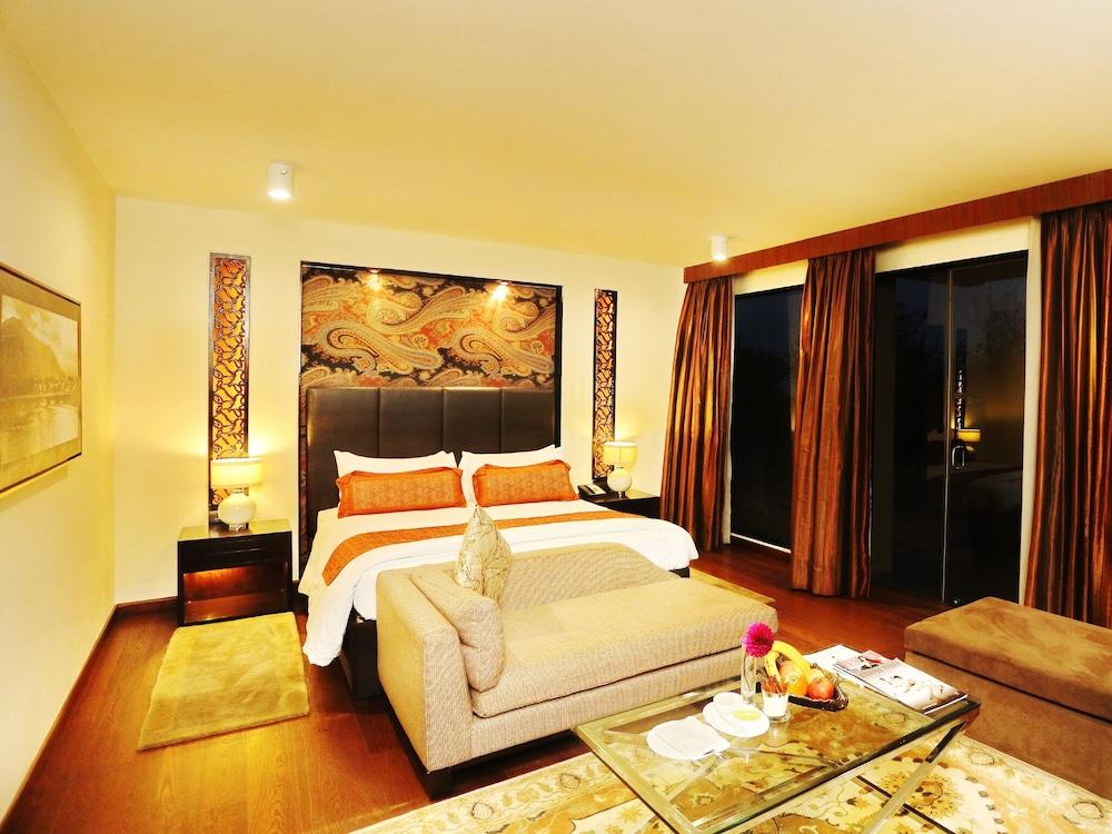 Taj Dal View Srinagar