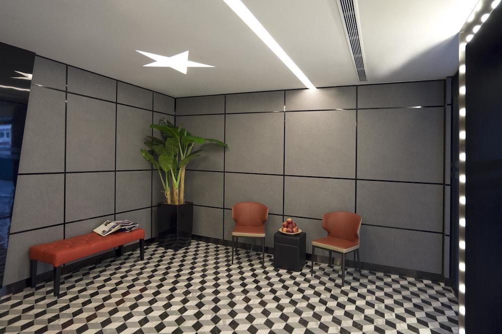 Hotel 81 Premier Hollywood