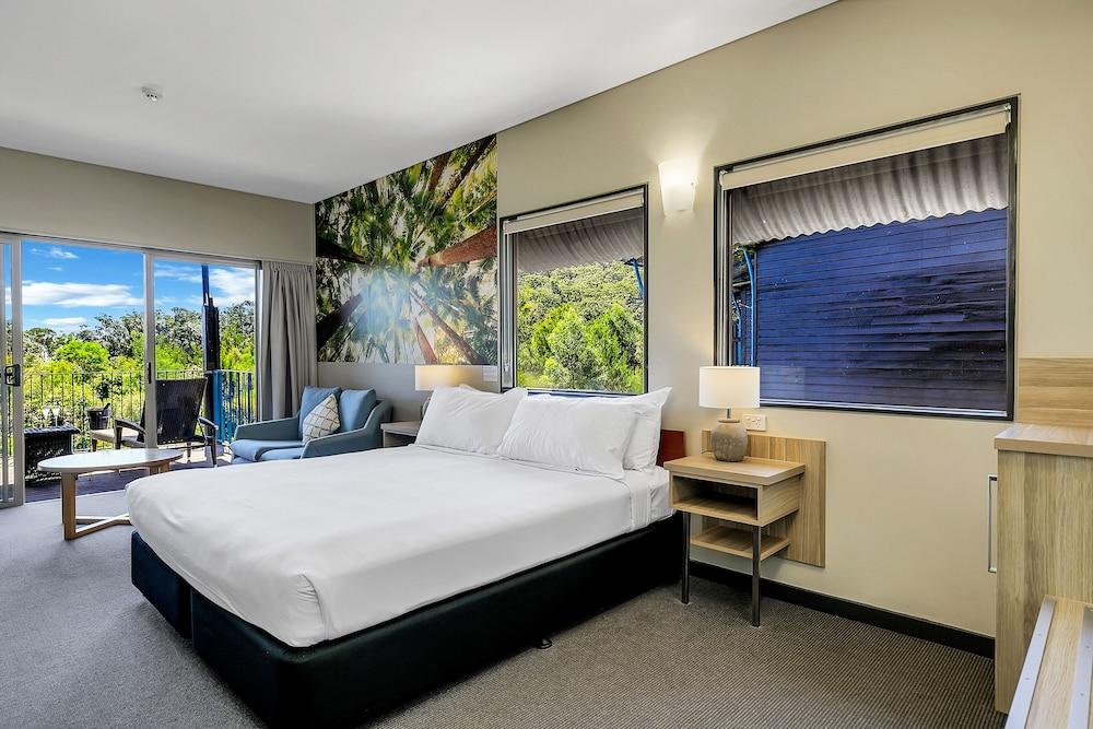 Kingfisher Bay Resort