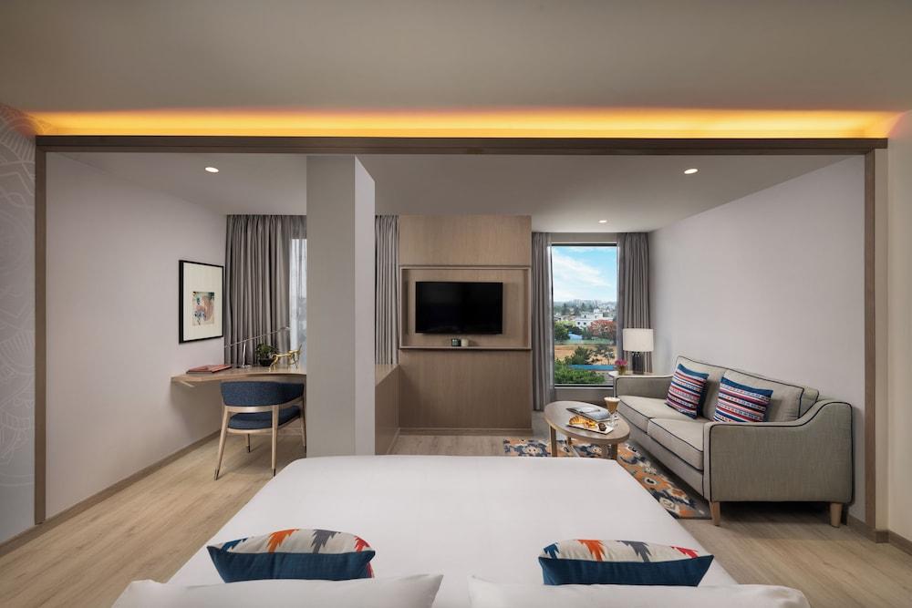 The Crown - IHCL SeleQtions