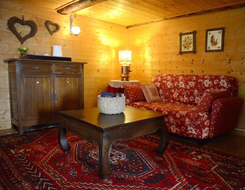 CHALET DEI FIORI - ROOM & APARTMENT