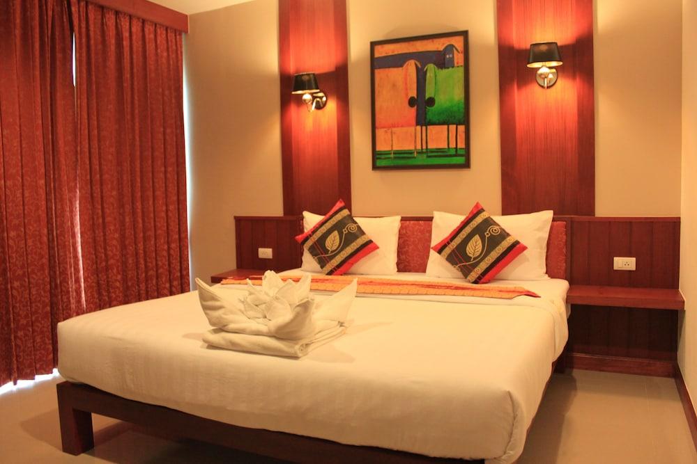 Patong Hemingway's Hotel