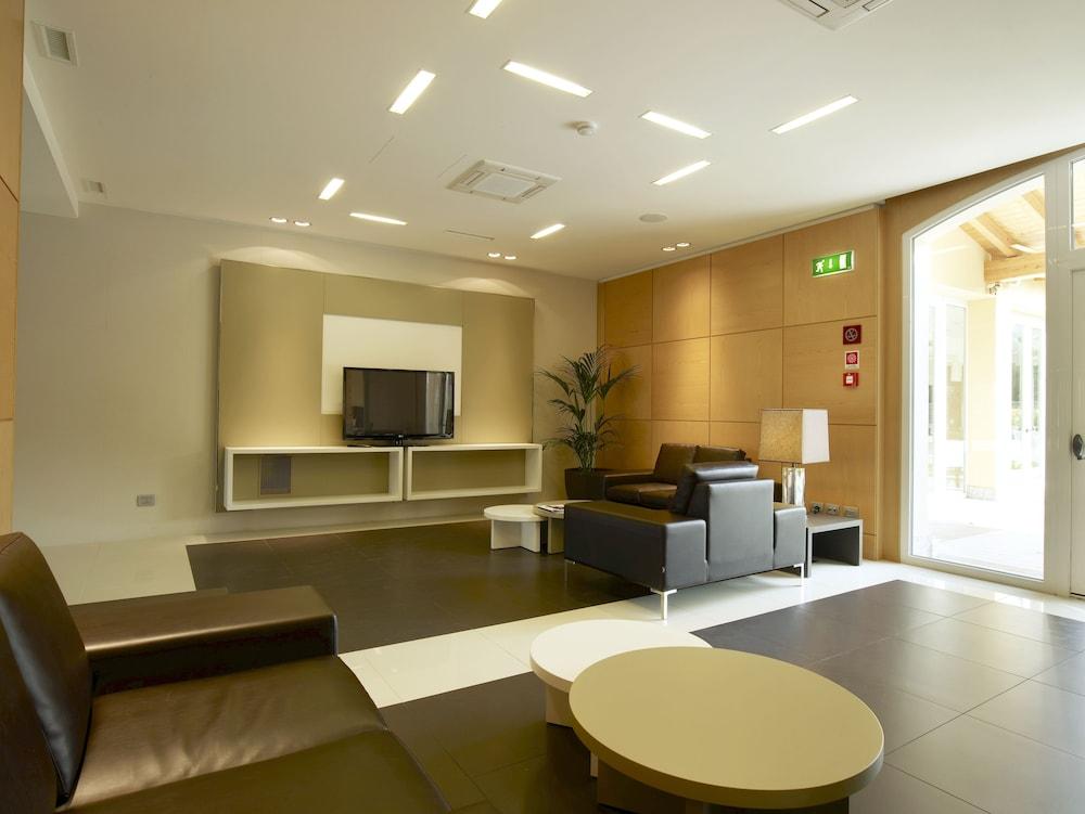 Virginia Palace Hotel