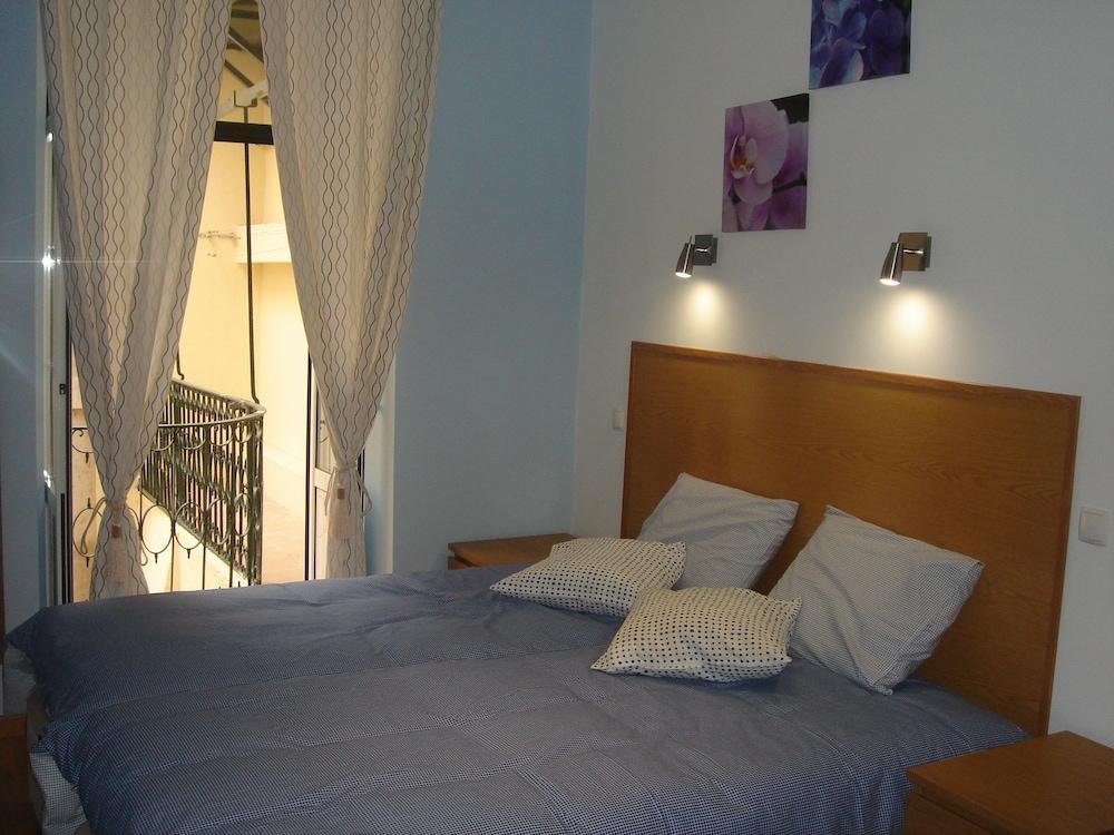 DownTown Guest House