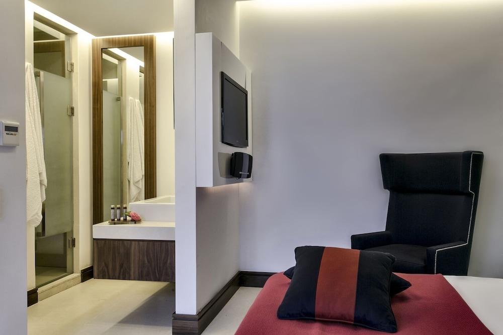 12 Months Luxury Resort