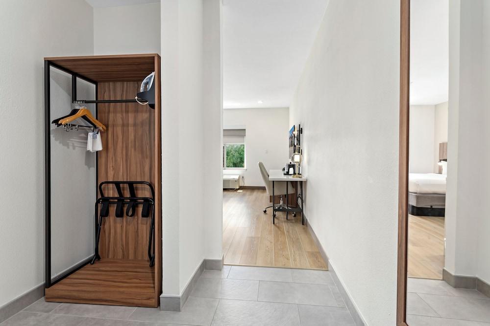 Hawthorn Extended Stay by Wyndham Port Arthur