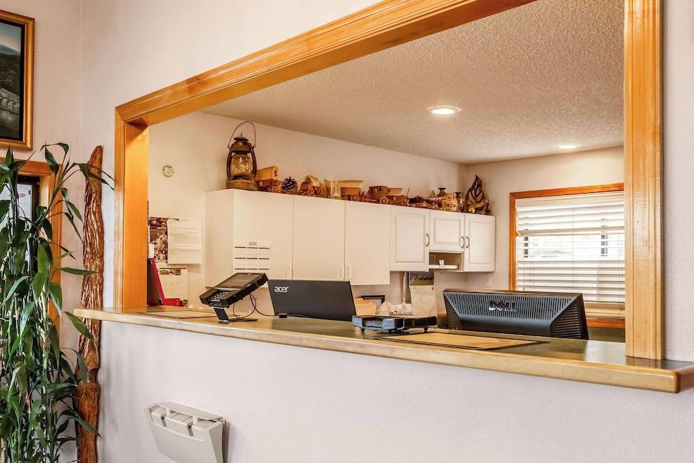 Econo Lodge Inn & Suites Madras