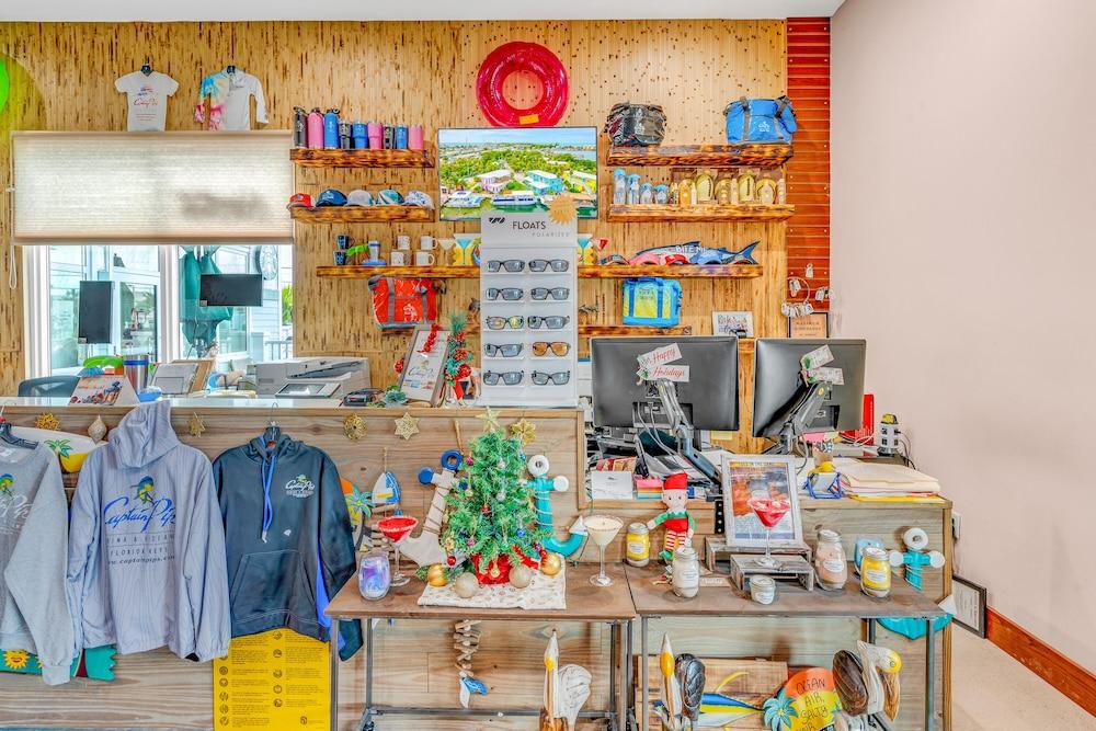 Captain Pips Marina & Hideaway