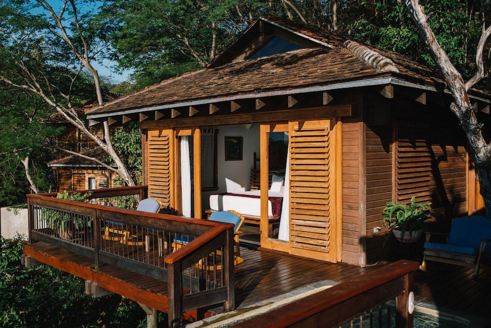 Aqua Oceanfront Hotel Resort