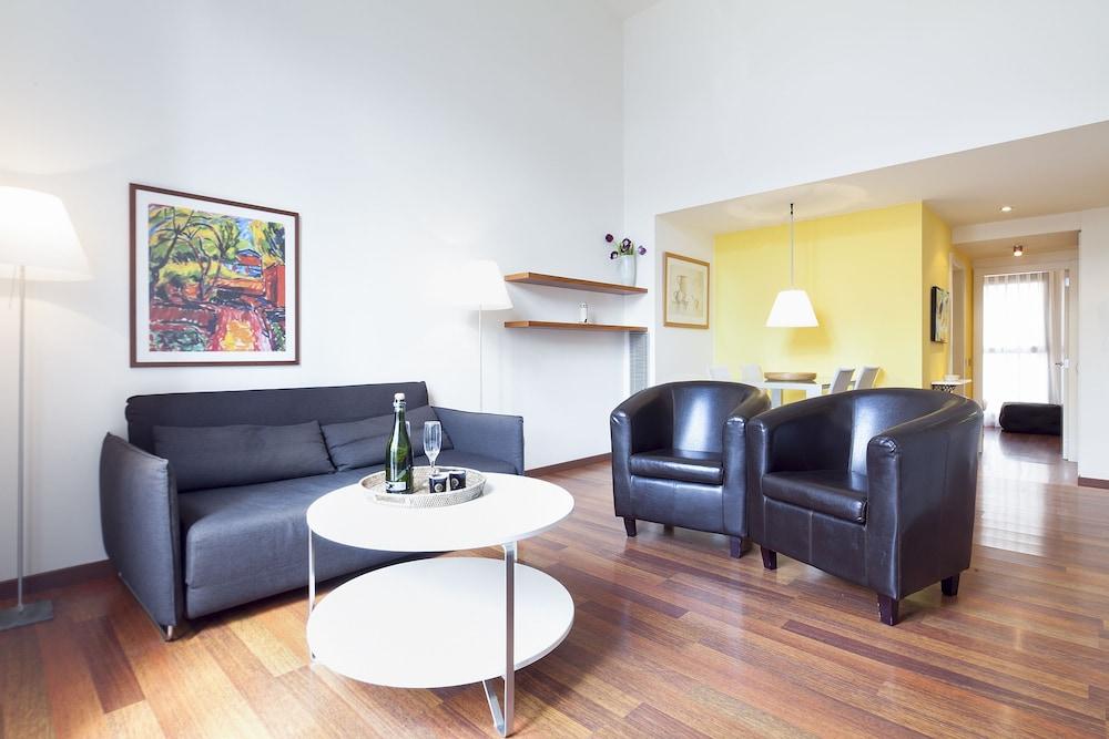 Inside Barcelona Apartments Mercat