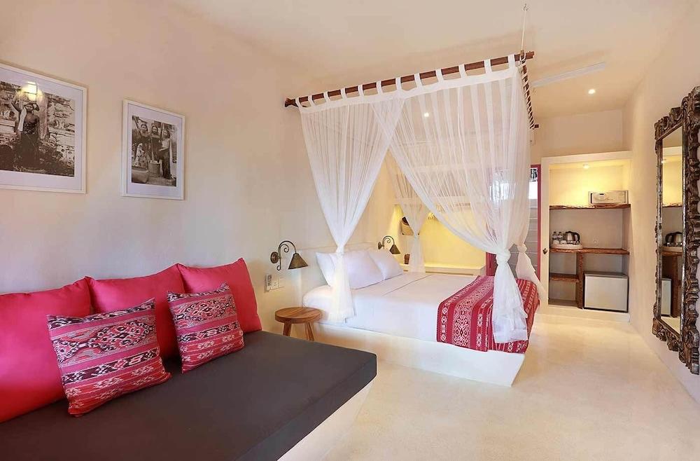 PinkCoco Uluwatu - Constant Surprises & for Cool Adults Only