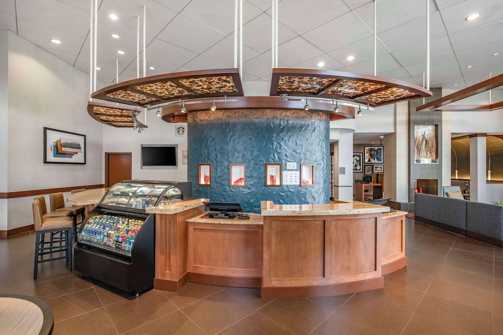 Hyatt Place Riverside Downtown