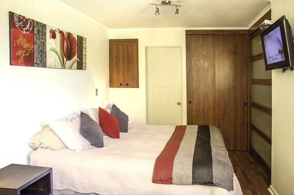 San Ignacio Suite Apartments