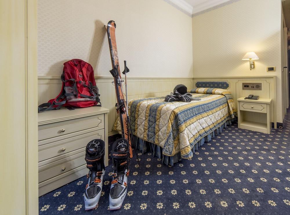 Comano Cattoni Holiday