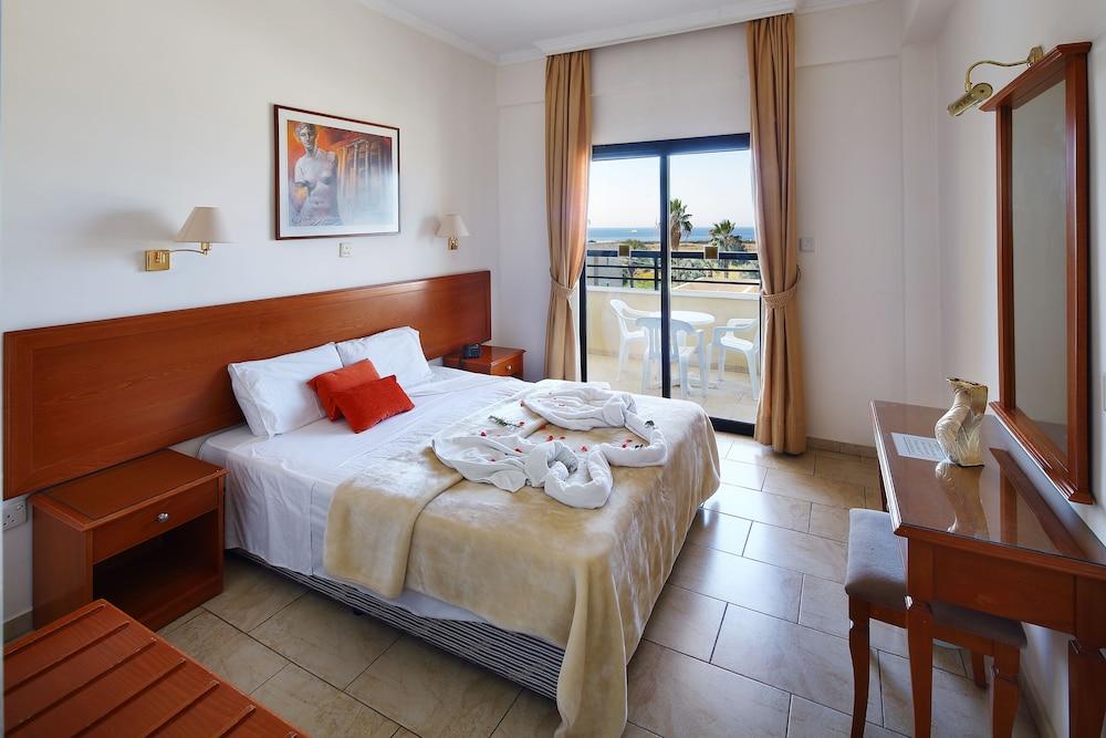 Panareti Coral Bay Hotel