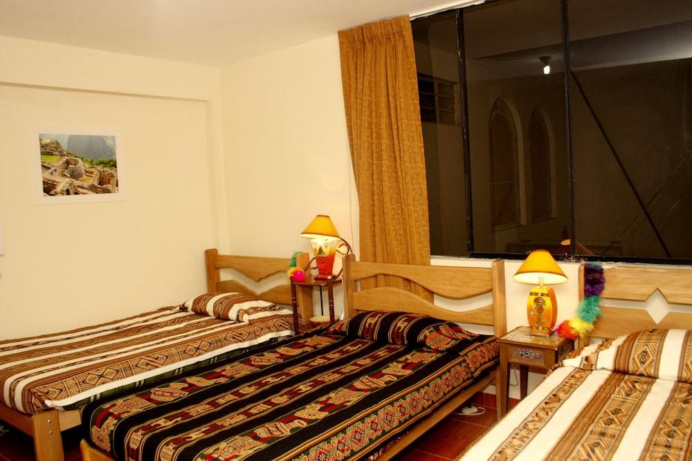 LYNIK La Casa de Blanca