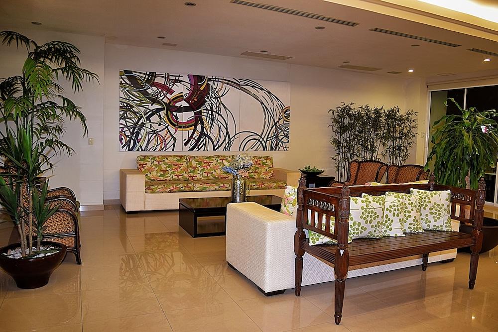 Astur Hotel y Suites