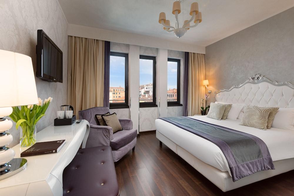 Carnival Palace Hotel