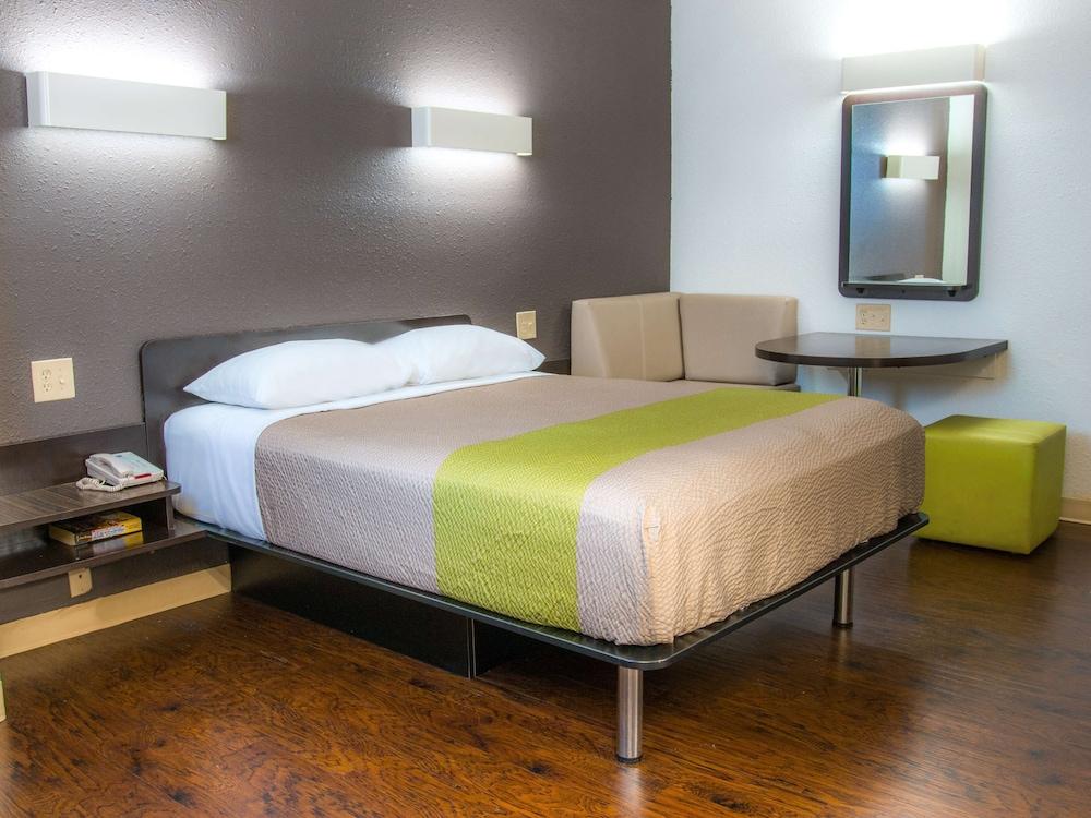 Studio 6 San Antonio, TX - Lackland AFB