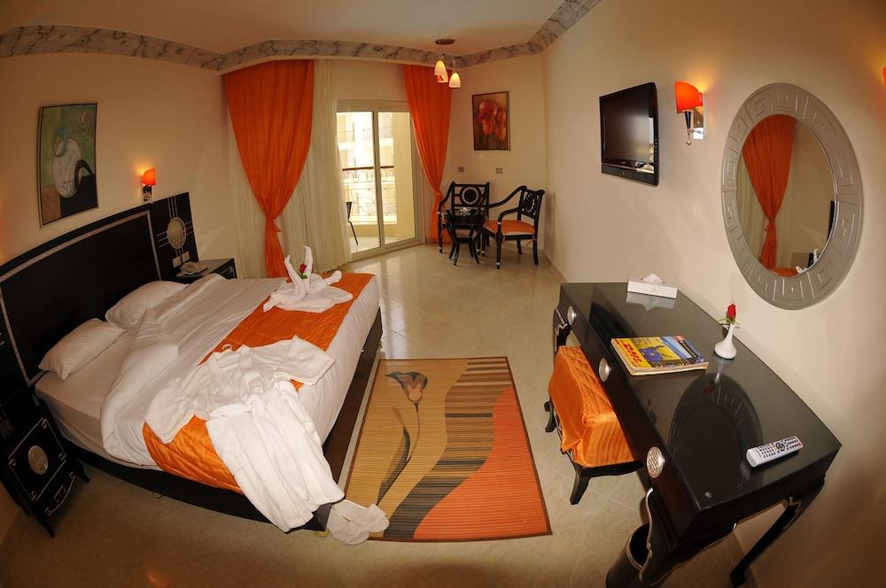 Sphinx Aqua Park Beach Resort - All Inclusive