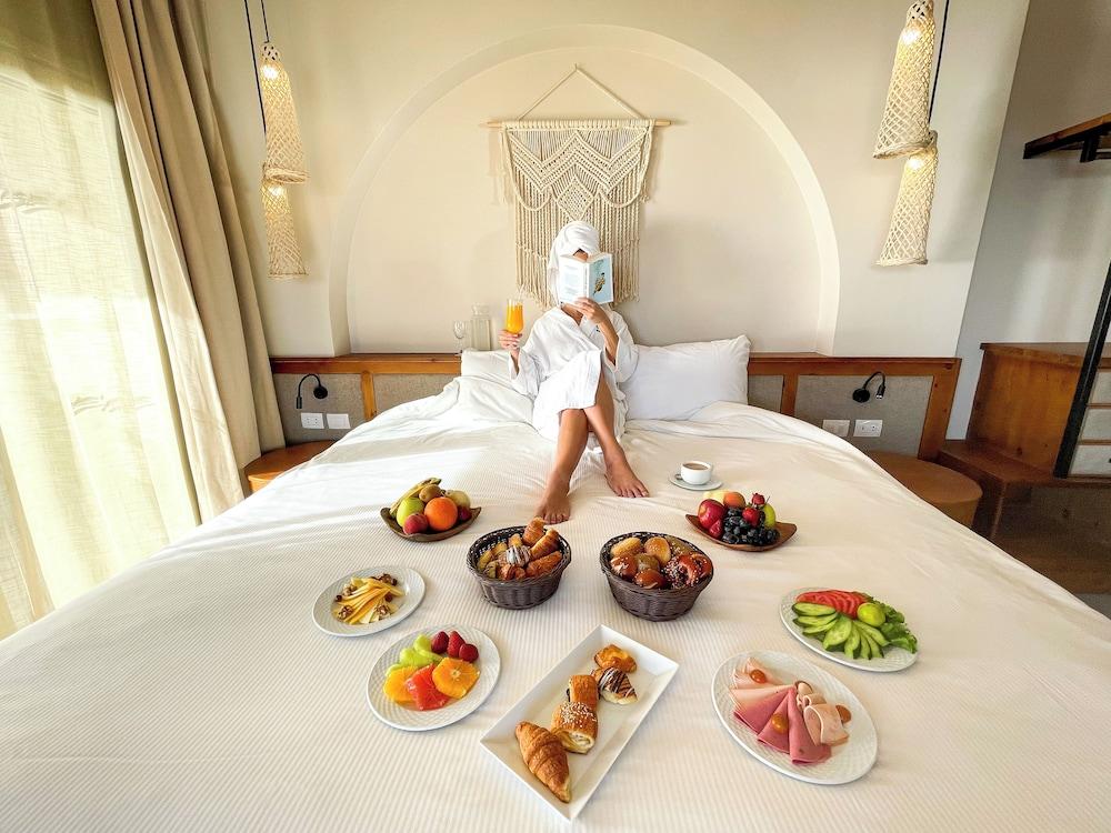 The Breakers Diving & Surfing Lodge