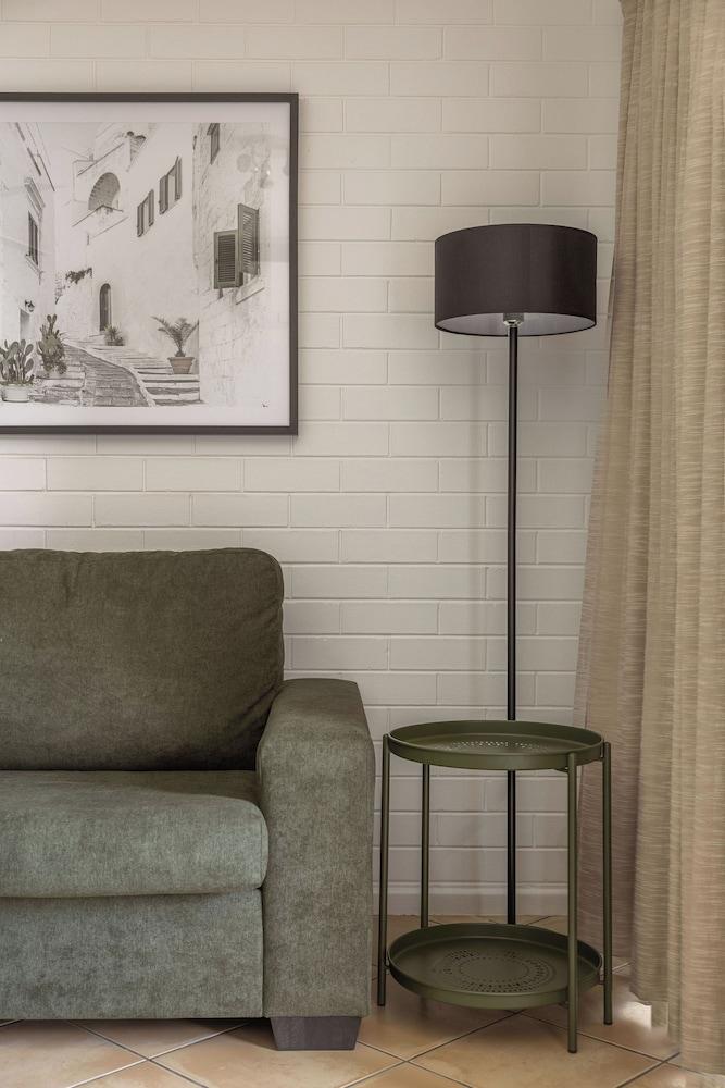 Main Beach Apartments