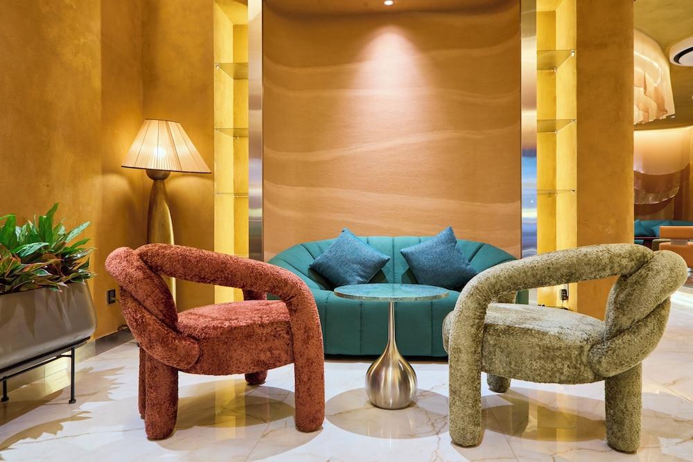 Kin Hotel Ly Tu Trong