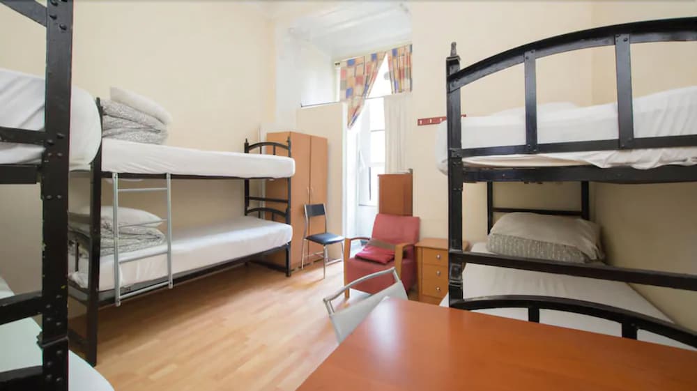 Central Hotel - Hostel