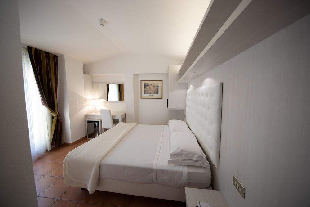 Albergo Rossini 1936 Small & Charming