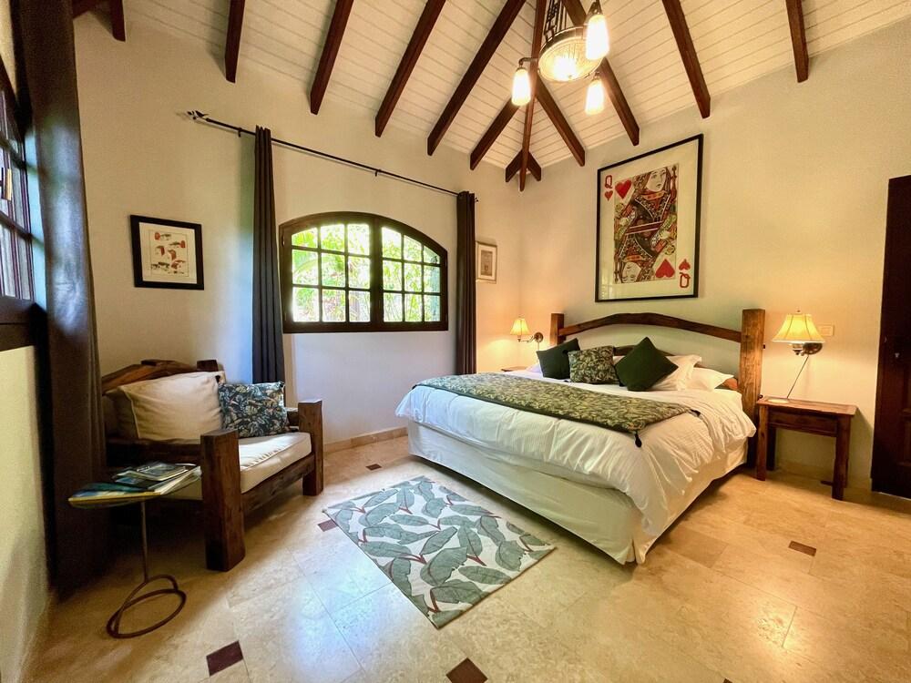 The Paradise Peak - Adults Only