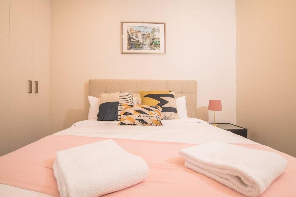 Modern 2bed2bath APT at Neutral Bayparking+wifi