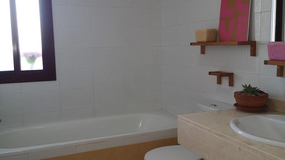 Golf Fields Apt, Seaview, Pool, Free Parking