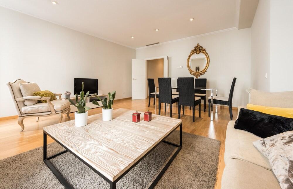 Prado Museum Apartment